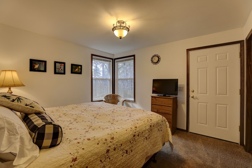 Buffalo Vacations - Serene Creek Side Cottage Retreat - Property Image 2