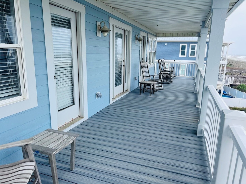 Sunny Times 4 Bedroom Home by RedAwning