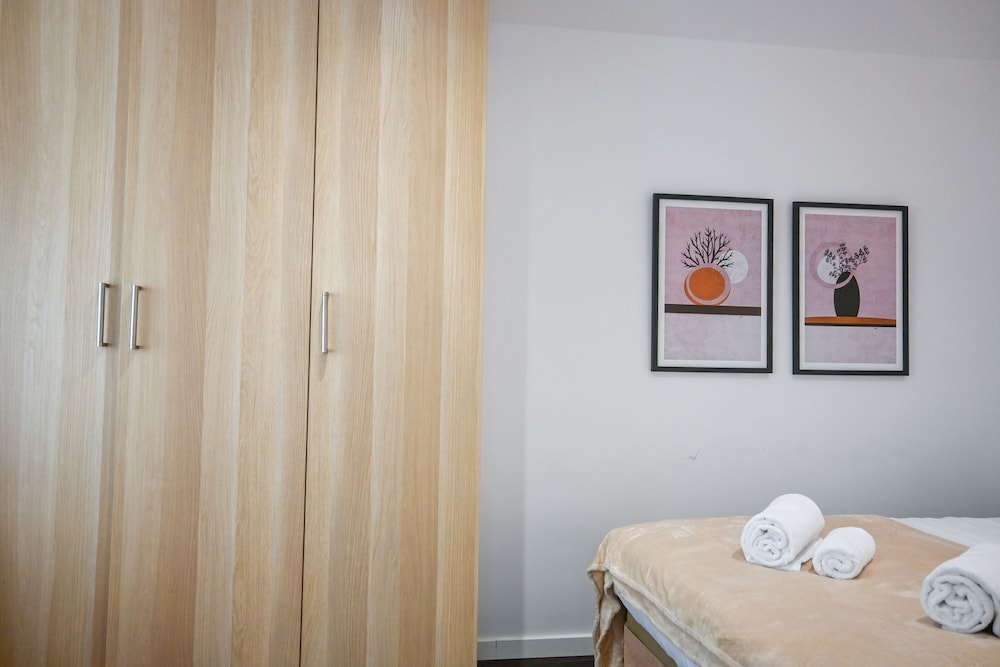 M Sen1692 Amplio Apartamento con Balc n en Calle