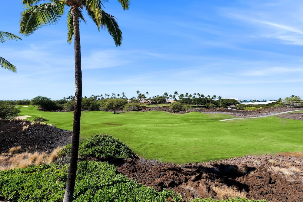 Walk to Restaurants/shopping - Excellent Golf Course Views - Private Beach Access - Vrkcv