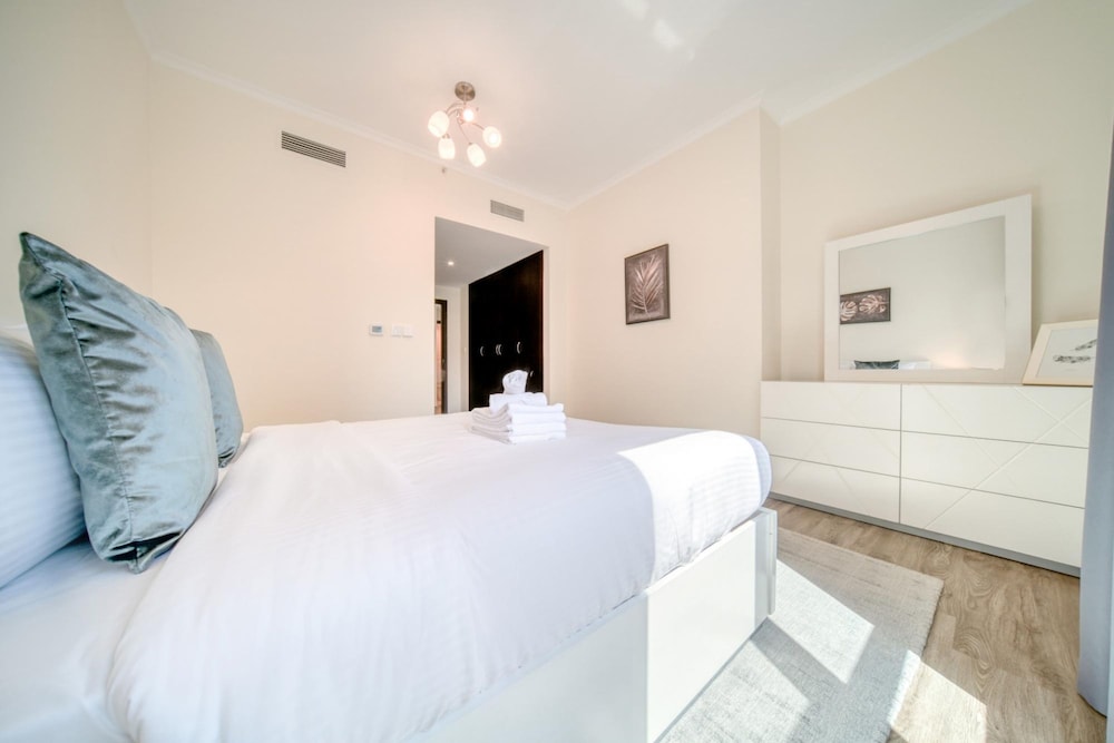 Upscale 2BR w Burj Khalifa Fountain Views