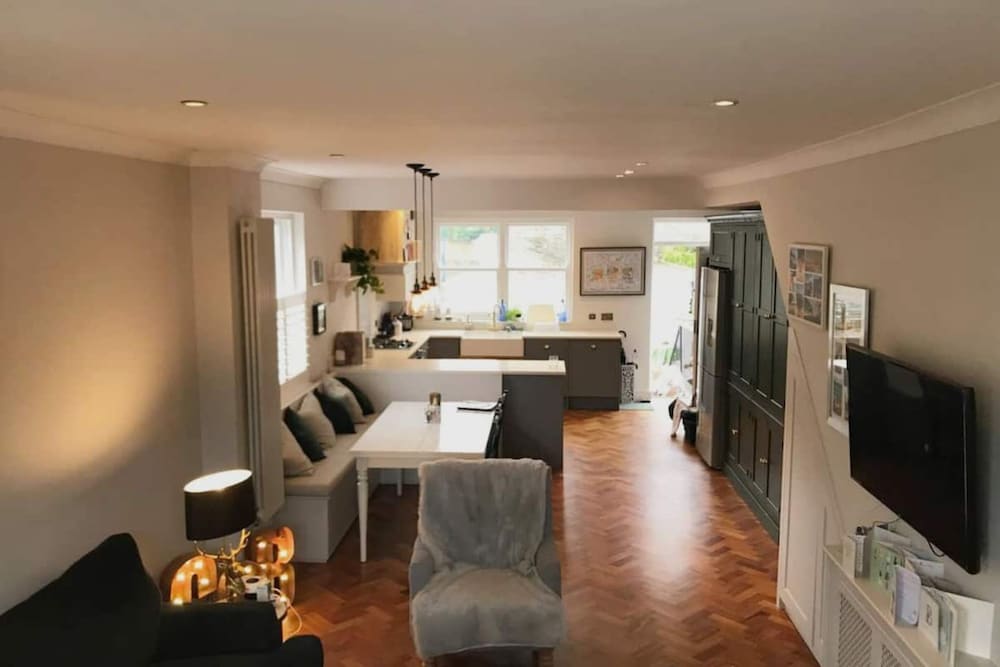 Newly Refurbished 4 Bedroom House in East London