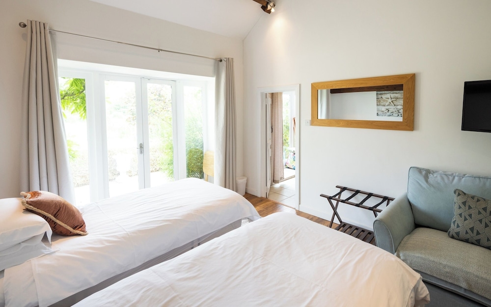 Deer Cottage at Rowden Manor - Sleeps 5 & Parking