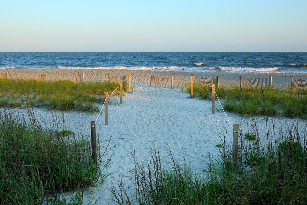 Next 2 Paradise-203 2 Bedroom Condo by RedAwning - Property Image 6