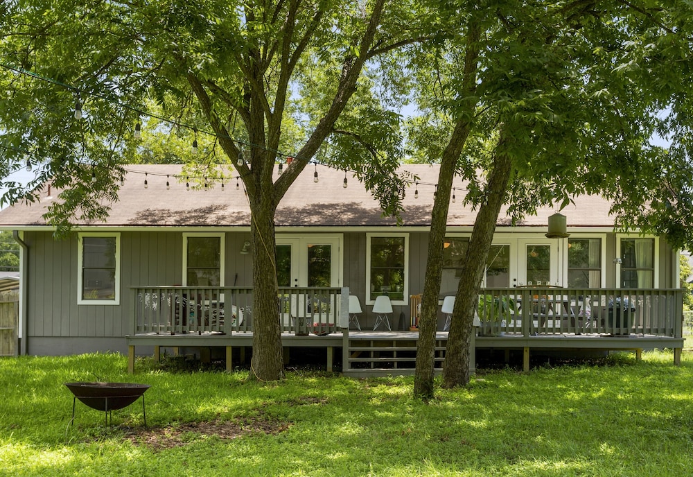 The Tire Swing - Modern 3BD - Gourmet Kitchen - Awesome Local - Image 2