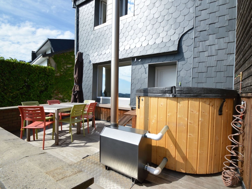 Rochehaut Hideaway With Tub