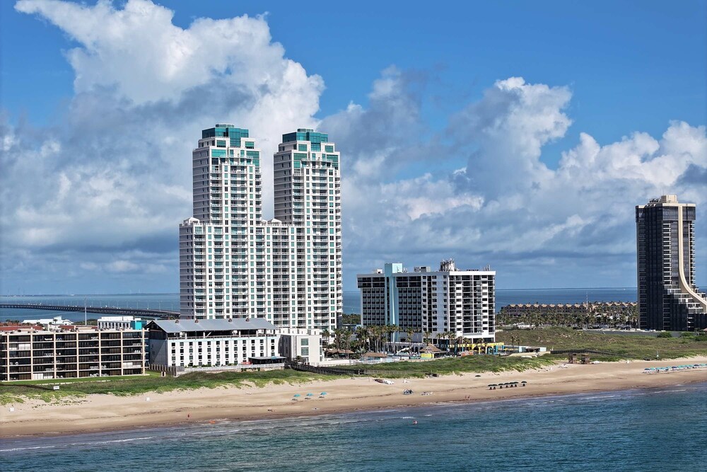 Stunning 17th Floor Spacex Direct Views Luxe 3 Bedroom Apts