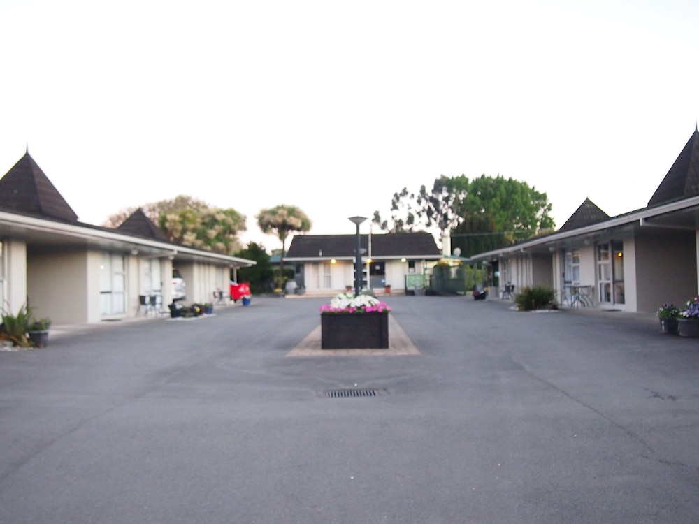 Montana Lodge Motel
