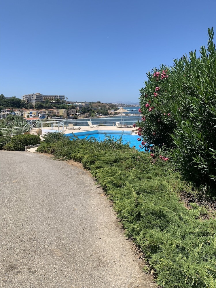 Terpsichori Villa & Apartments