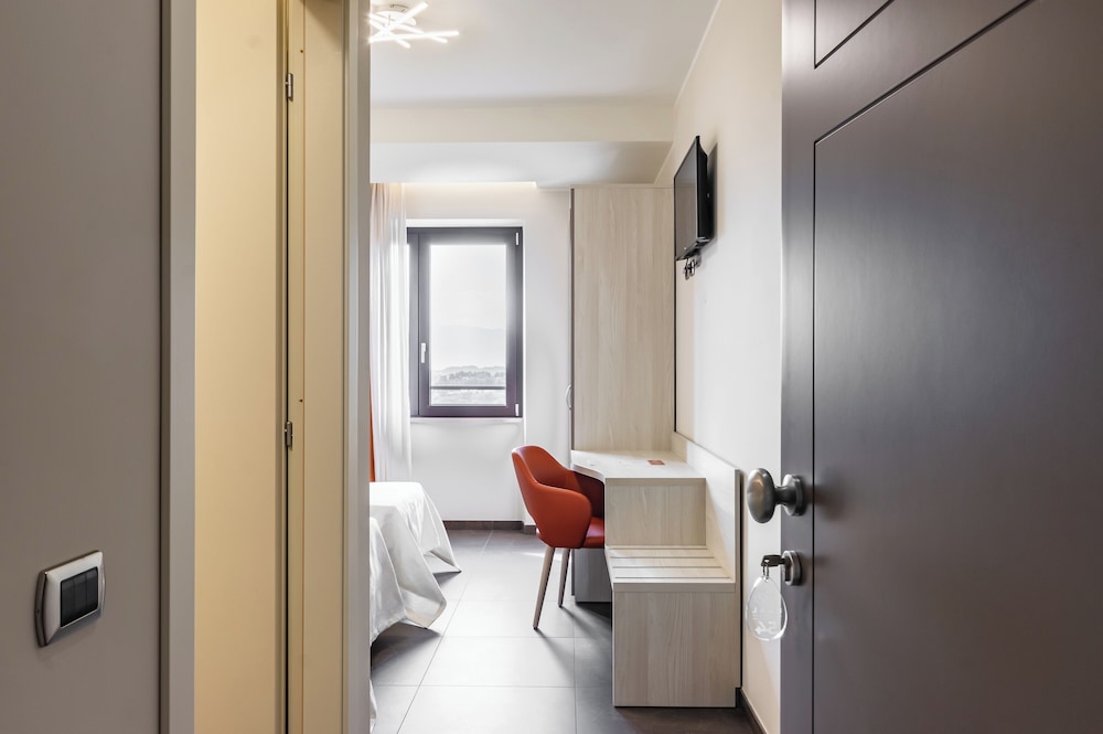 Lual Bleisure Hotel