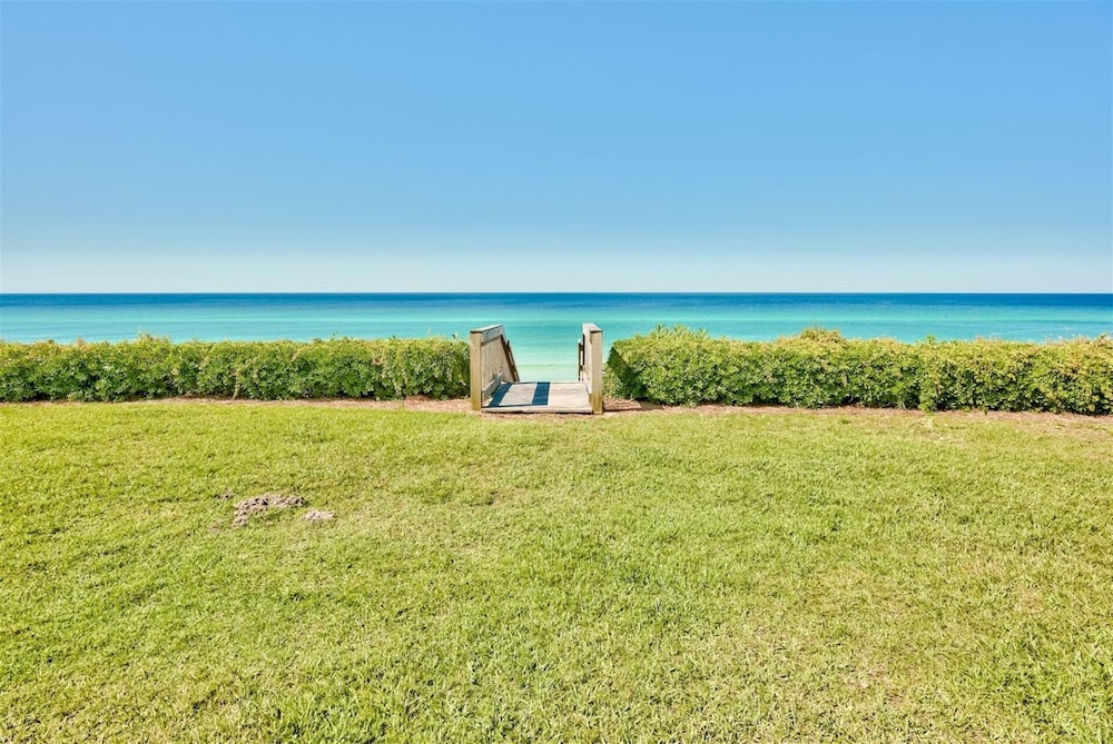 Beachfront Townhome in Seacrest + Free Tickets: Bikes, Dolphin Cruise & More!