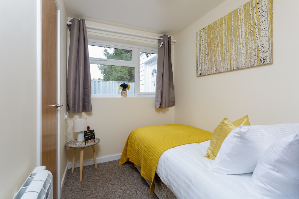 Luxury Burgess Apartments view 3