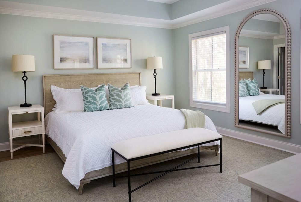 May River Breeze! 3-story Townhouse in Old Town's Promenade