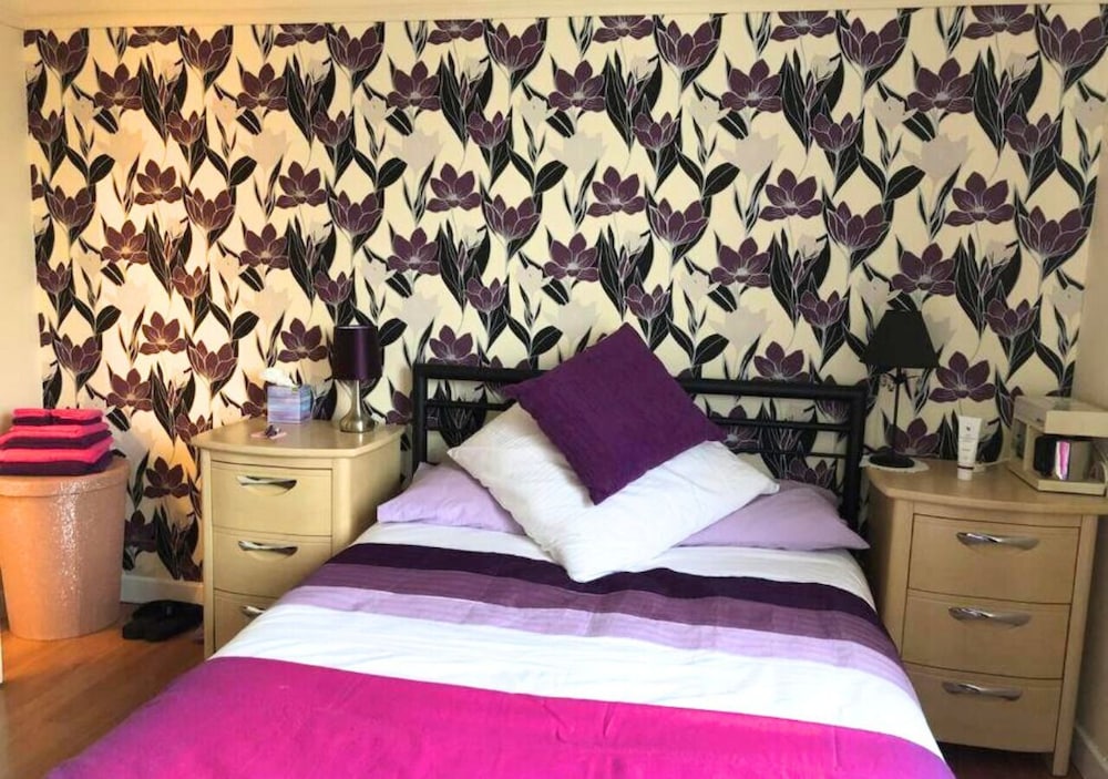 Central Falkirk 3 Bedroom Apartment view 4