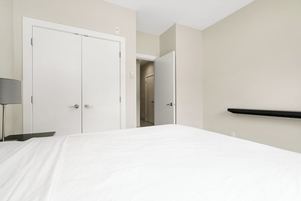 Harmony Haven 2BR Lakefront Suite