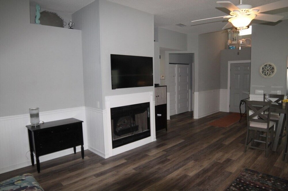 Sunset Harbor 3 Bedroom Home by Redawning view 5