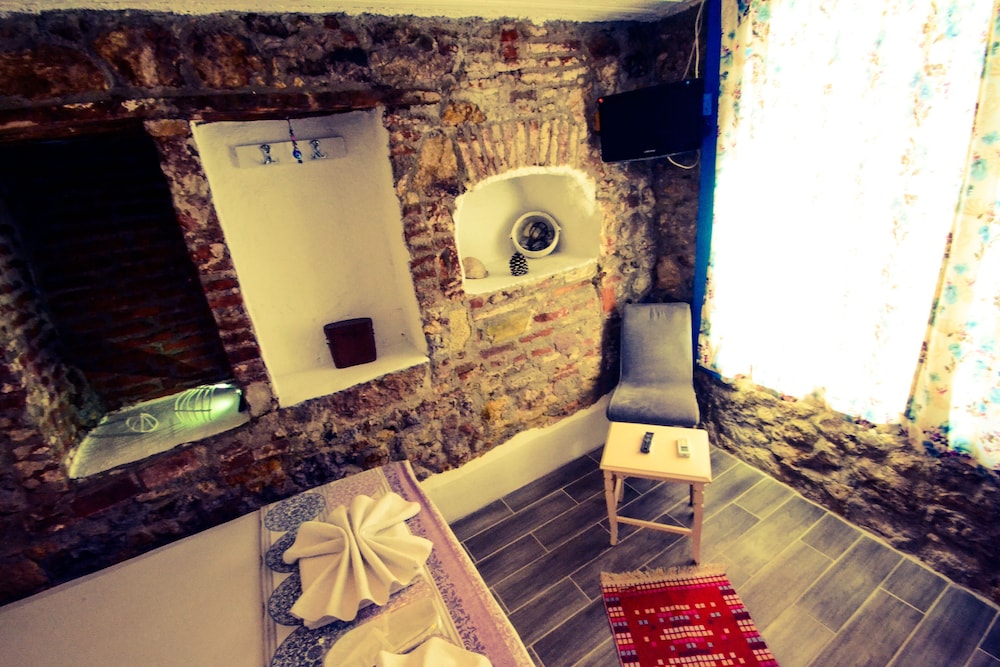 Ayvalik Moda Pansiyon - Image 46