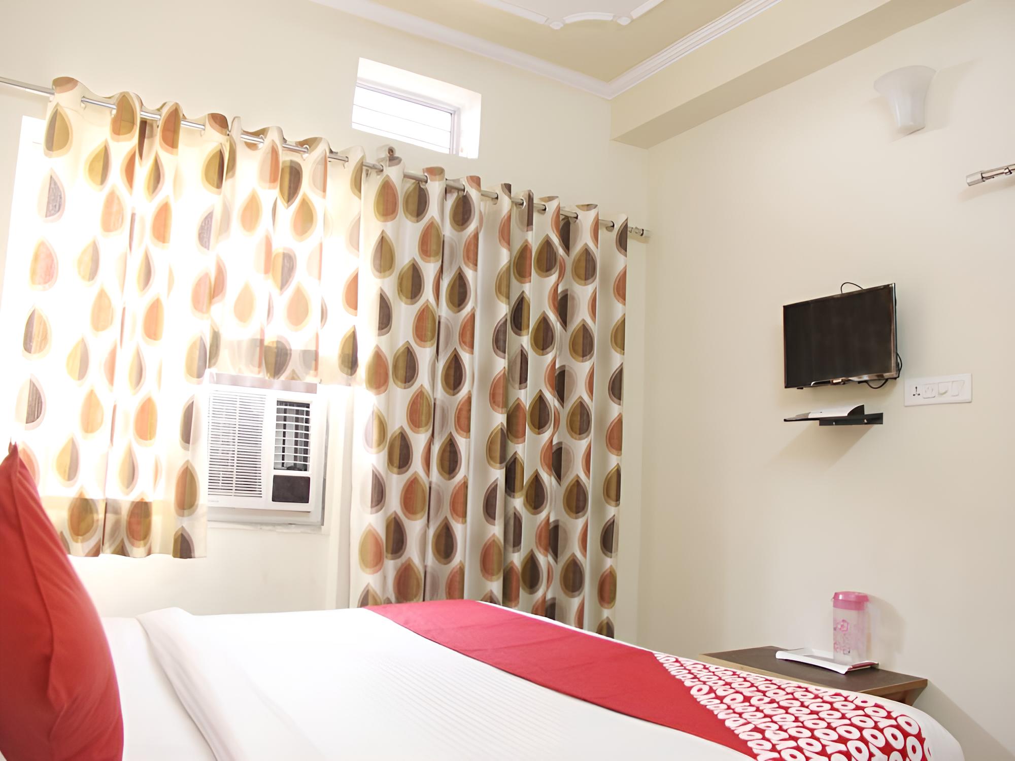 OYO 14066 hotel Govindi palace