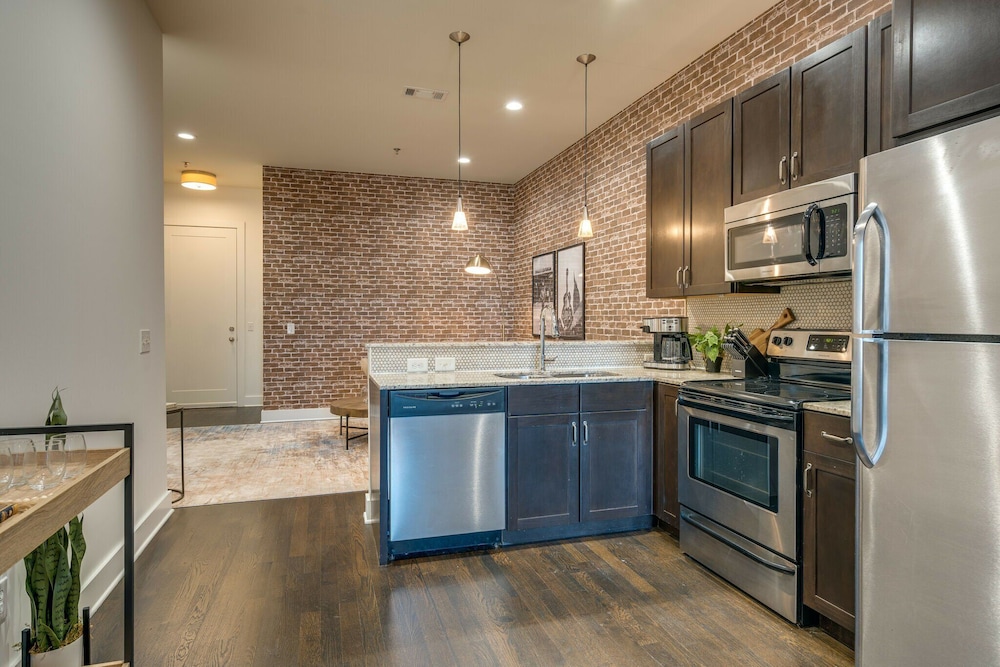Lofts At 30th - Urban Lodge - Mins to Broadway!