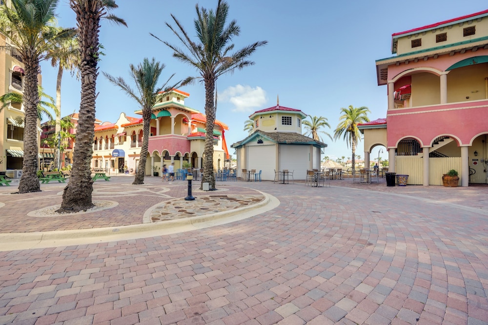 Walk to Marina + Restaurants: Cape Coral Escape!