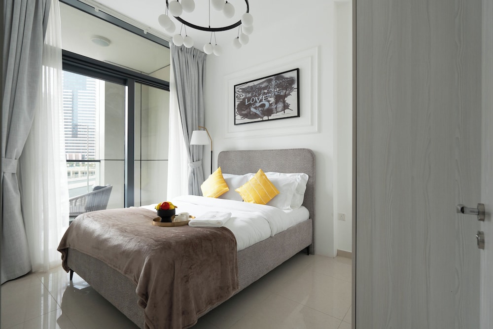 KeyRock - Modern 1BR in Zada with Pool