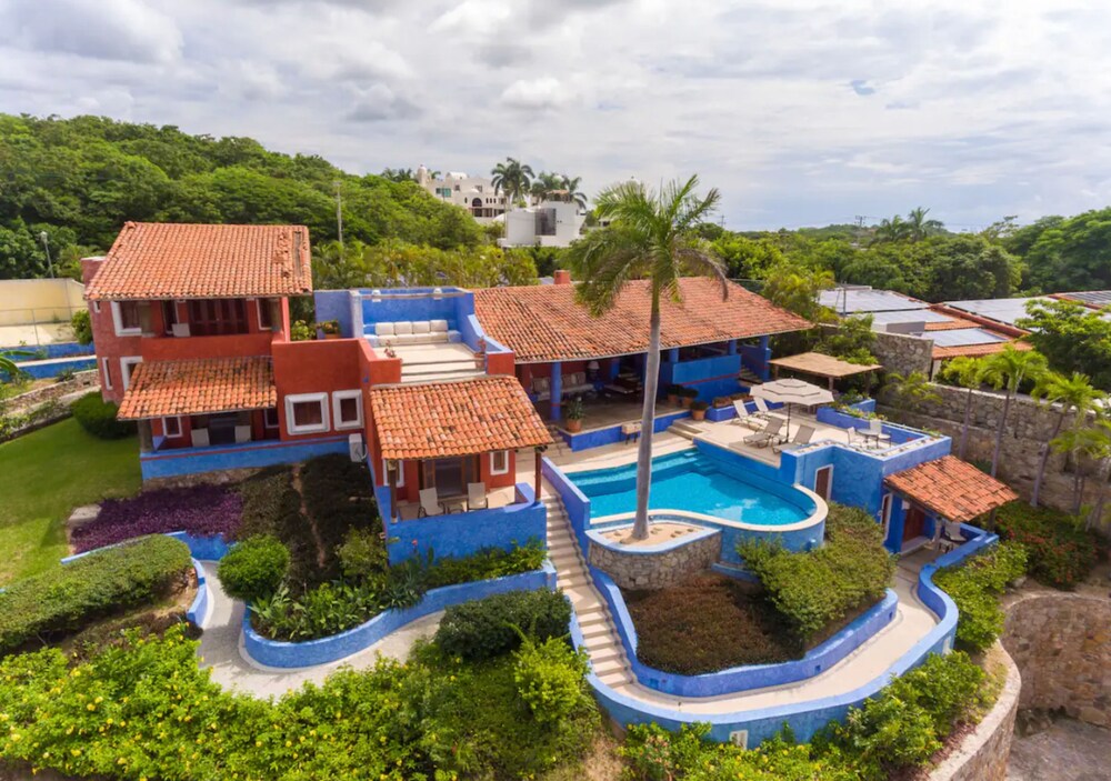 Lujosa Casa de 4 Recámaras con Alberca