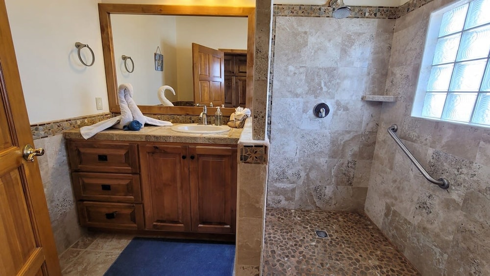 Casa Evita 3 Bedroom Beachfront Home