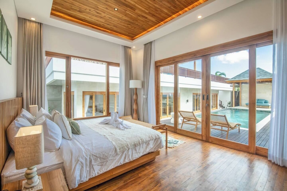 Luxurious 6 BR With Sea View, 5 Mins to Savaya