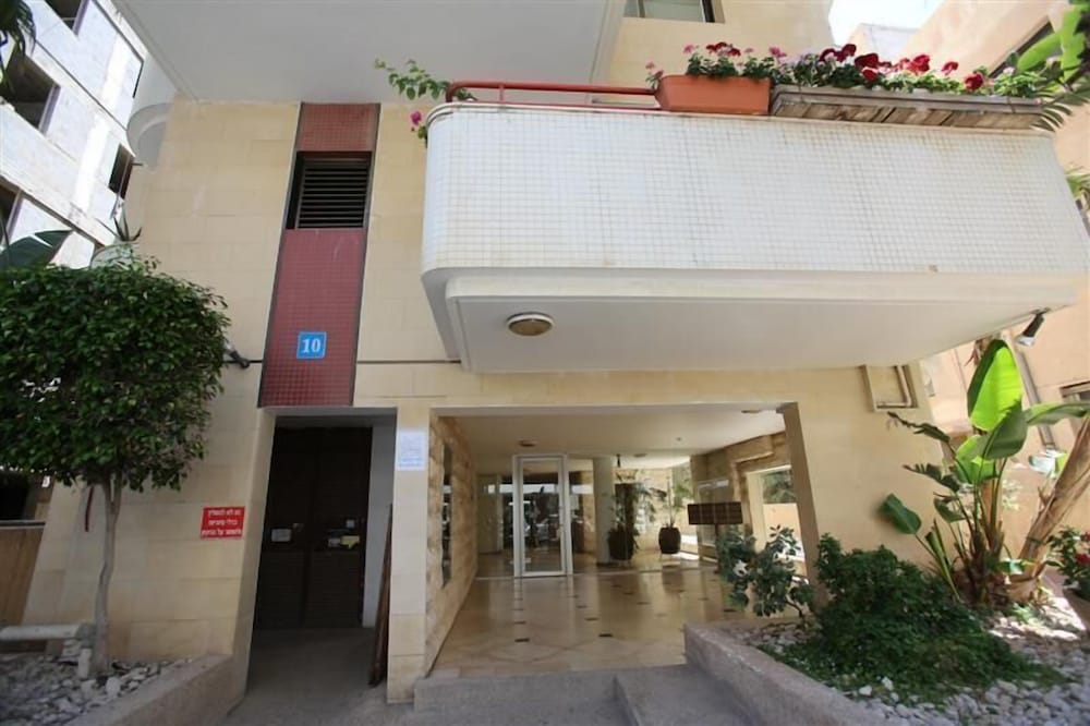 Elena Apartments