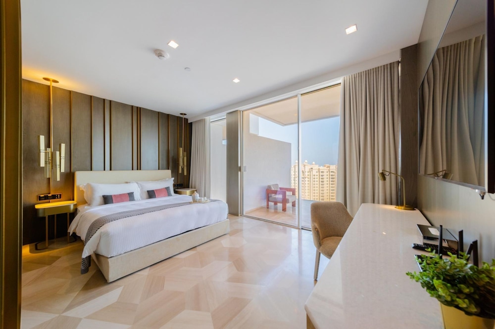 DXB - Five - 41006 - PJ