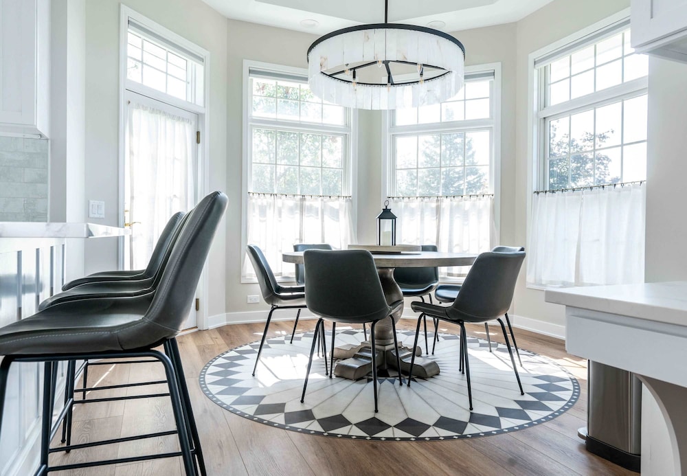 Tranquil Family Retreat - for 10!