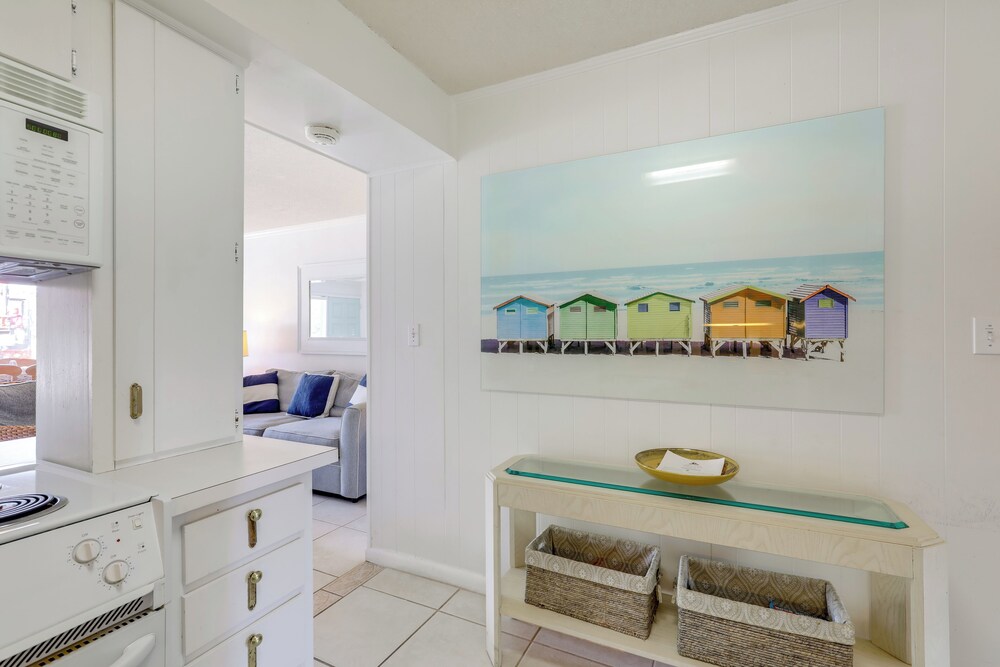 650 Feet to the Beach! Arcadian Shores Townhome