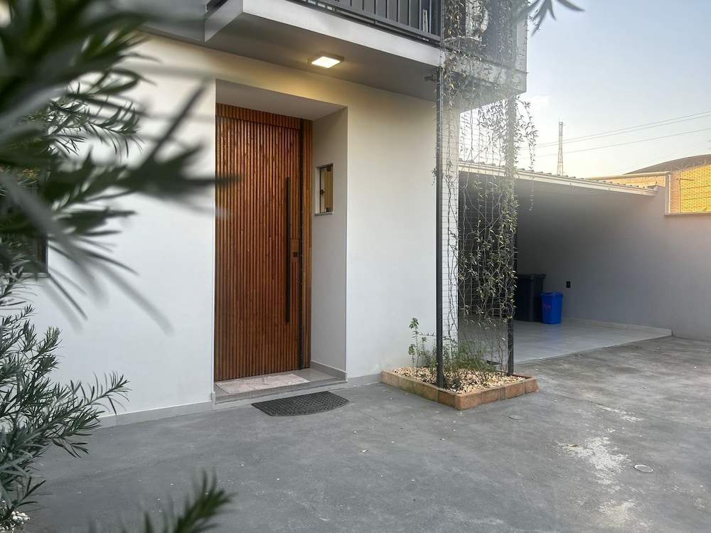 GEMINADO CASA 4 ALTO PADRÃO 3 QUARTOS