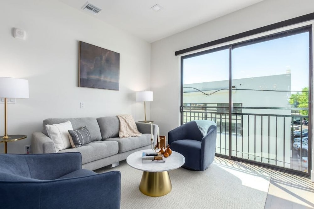 LUX Penthouse Old Town Walkable Gym Mtn Views