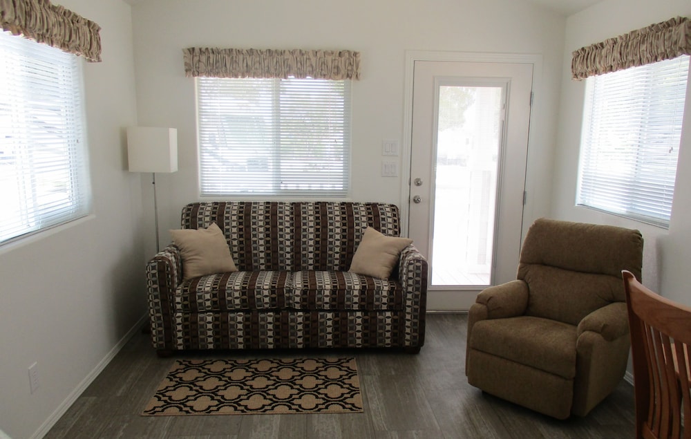 Travelers World RV Resort