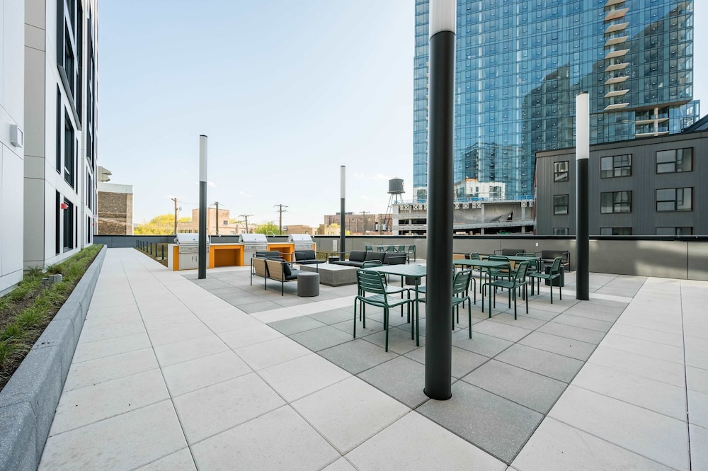 4BR Lincoln Park Getaway Steps to Red Line