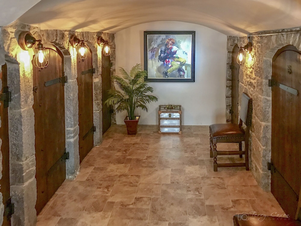 3 Bed- The Catacombs From White Lane Lets view 2