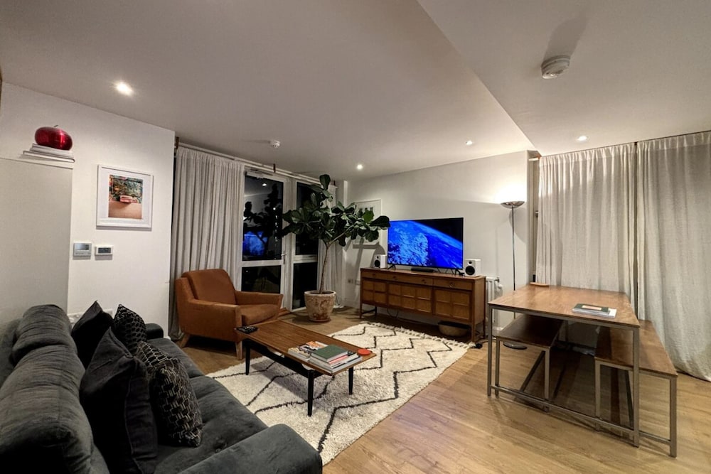 Stylish 2BD Flat W/incredible View of London - Bow