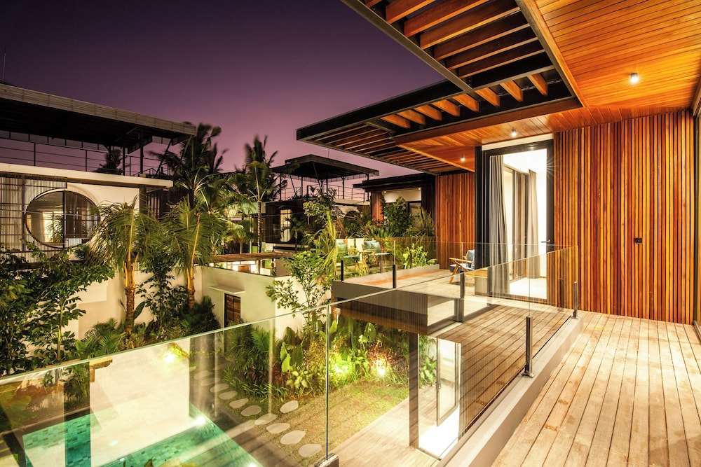 Seaside Escape: 4BR Villa, 190m to Canggu Beach