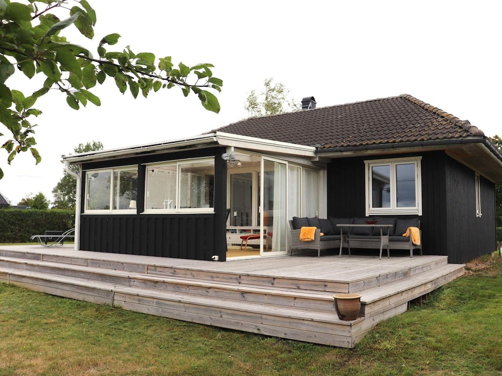 7 Person Holiday Home in Tvaaker