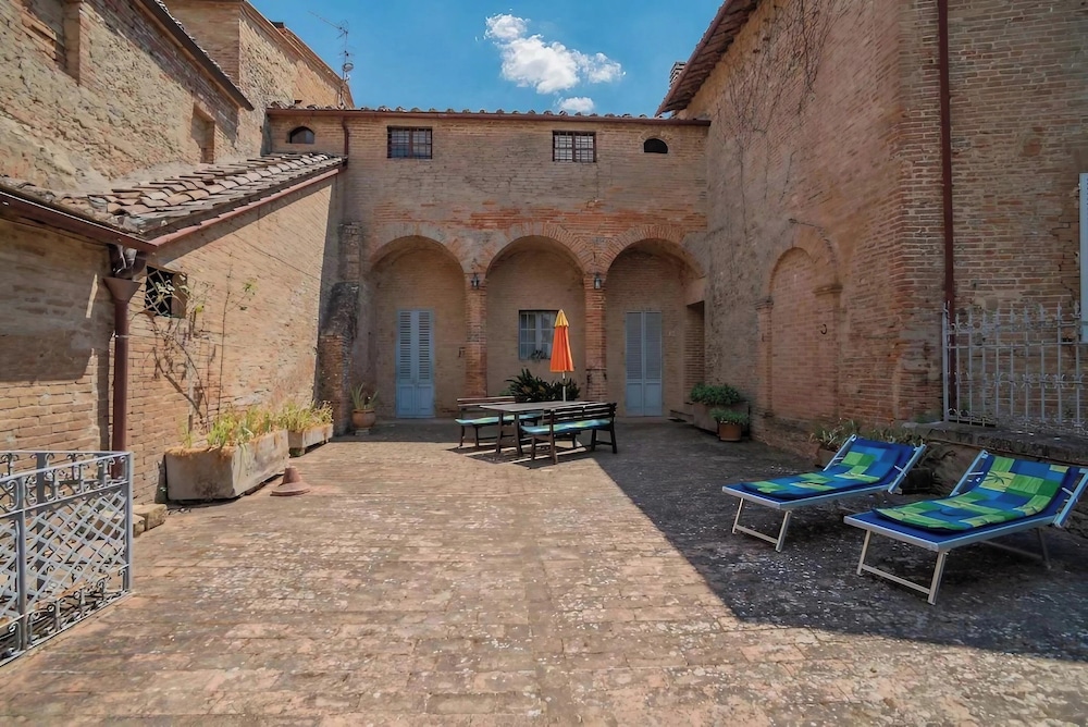 Agriturismo La Ripolina view 2