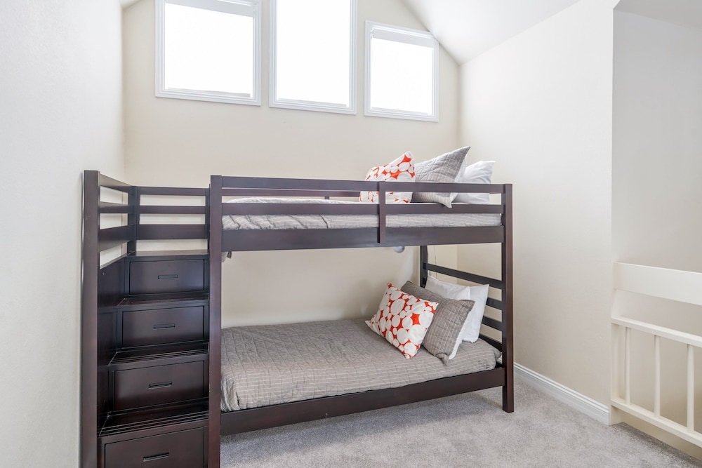Etta Place Too 113 by Avantstay Close to Town The Slopes In Complex w Communal Pool Hot Tub