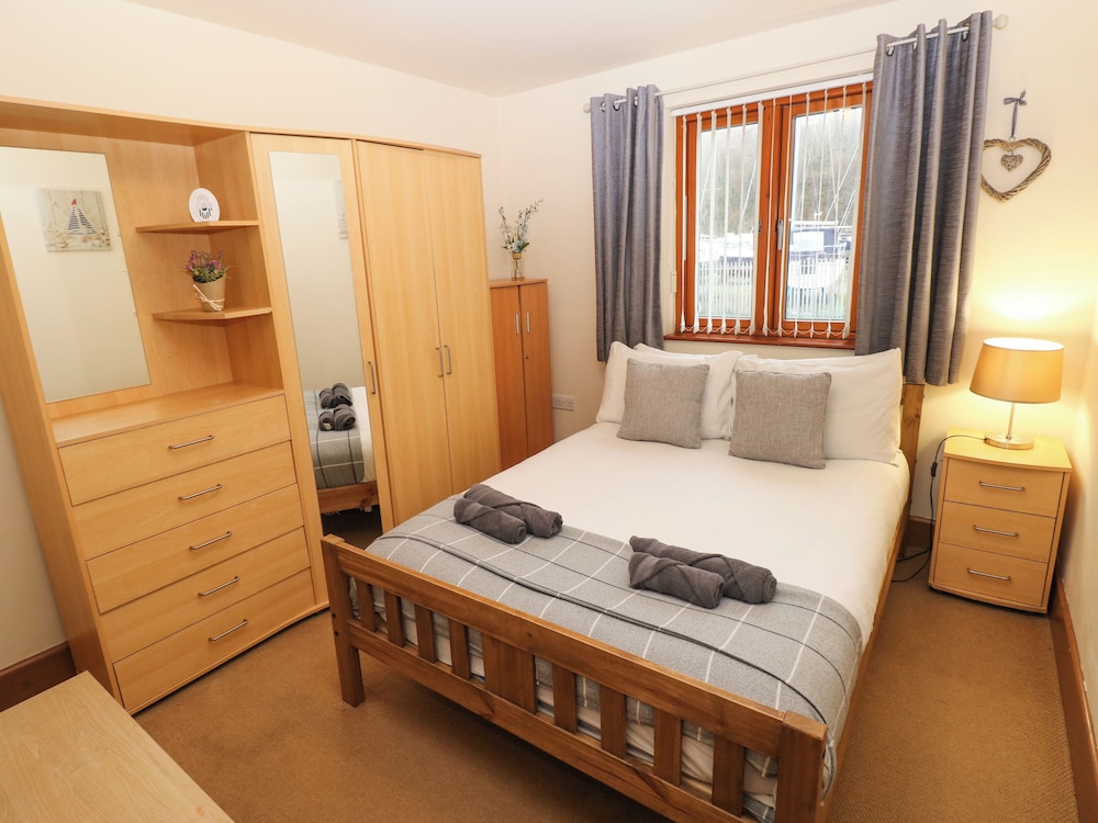 15 Sovereign House