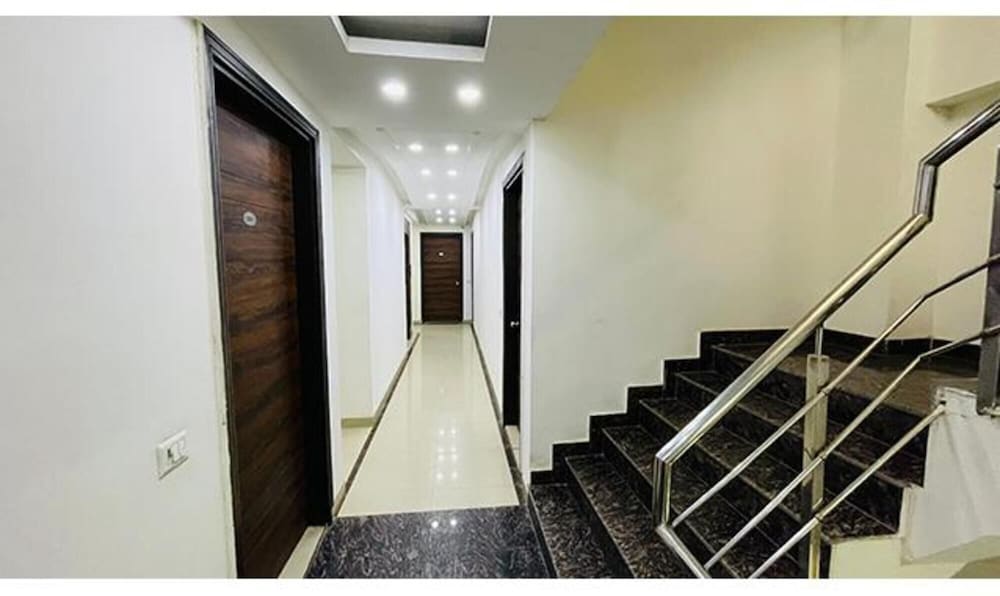 Hotel HSP Suites - Near IGI Airport - New Delhi