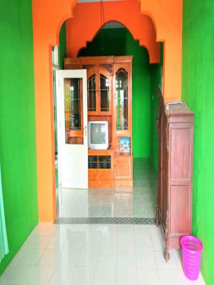 Anggun Homestay - Hostel view 5