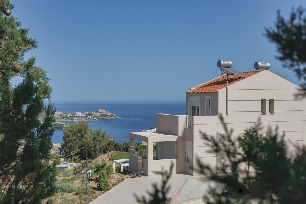 Blue Hills Villas by Estia White 3