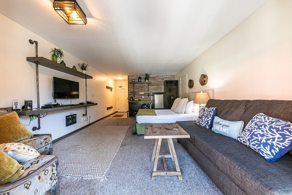 231 Bldg C 1 Bedroom Condo