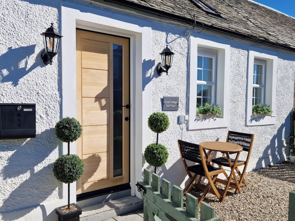 Lyne Cottage, The Retreat