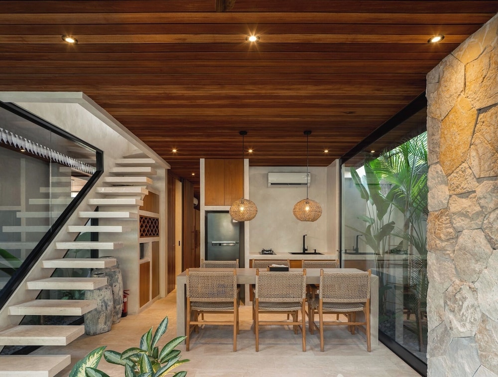 Blacksand Villas Echo Beach
