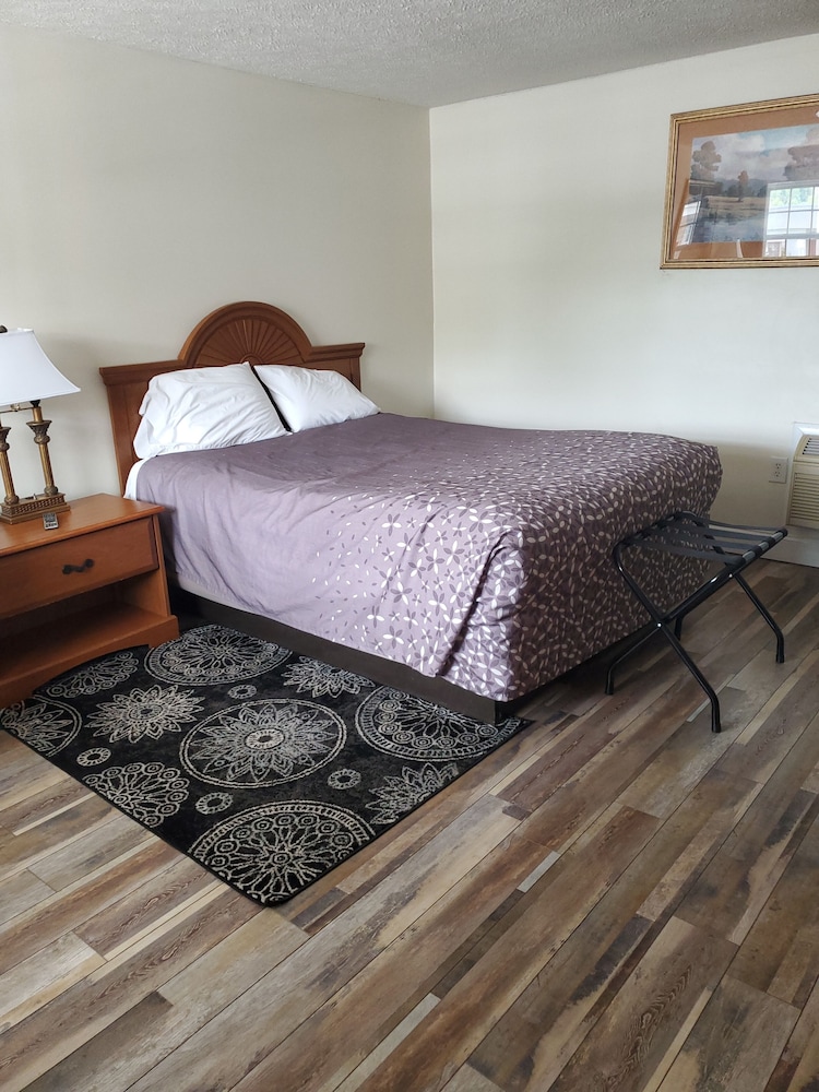 Turnpike Motel